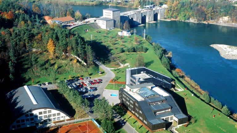 HE Mariborski otok (s pogledom na Center vodenja)